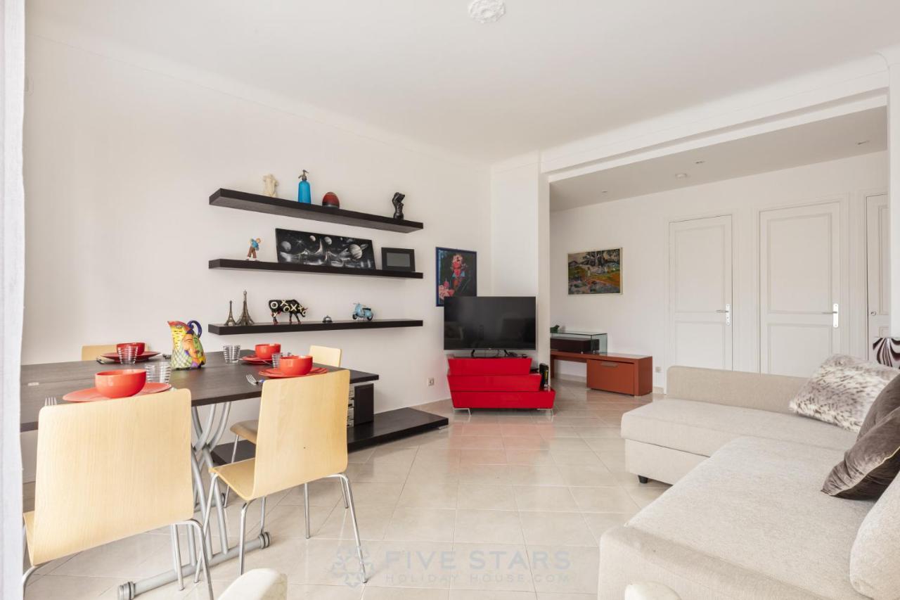 Flora Five Stars House *