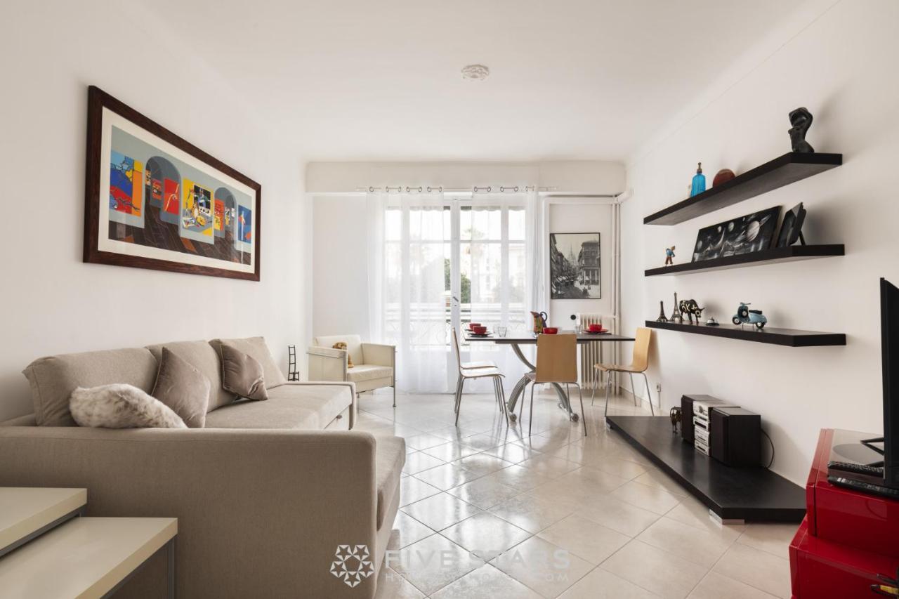 Flora Five Stars House * Nice