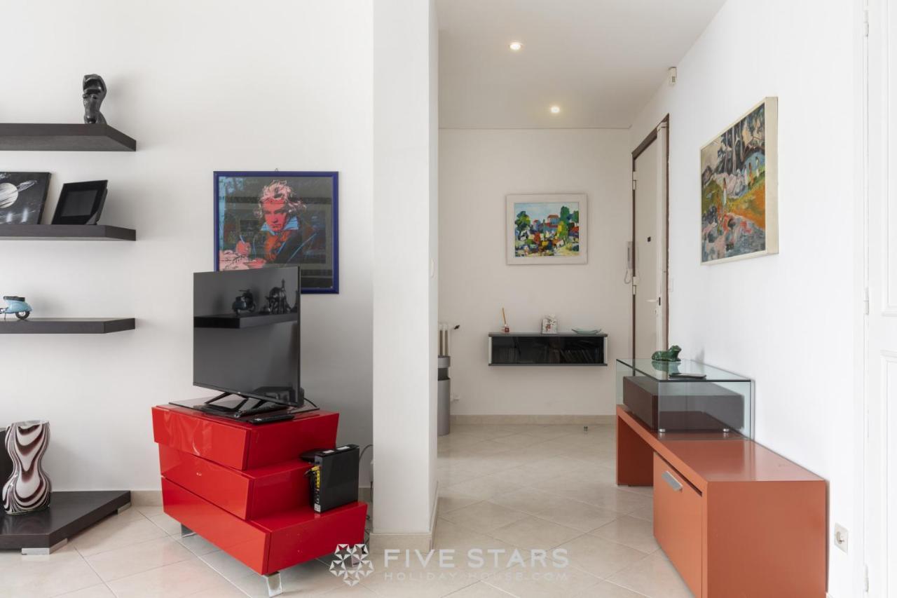 Apartment Flora Five Stars House *