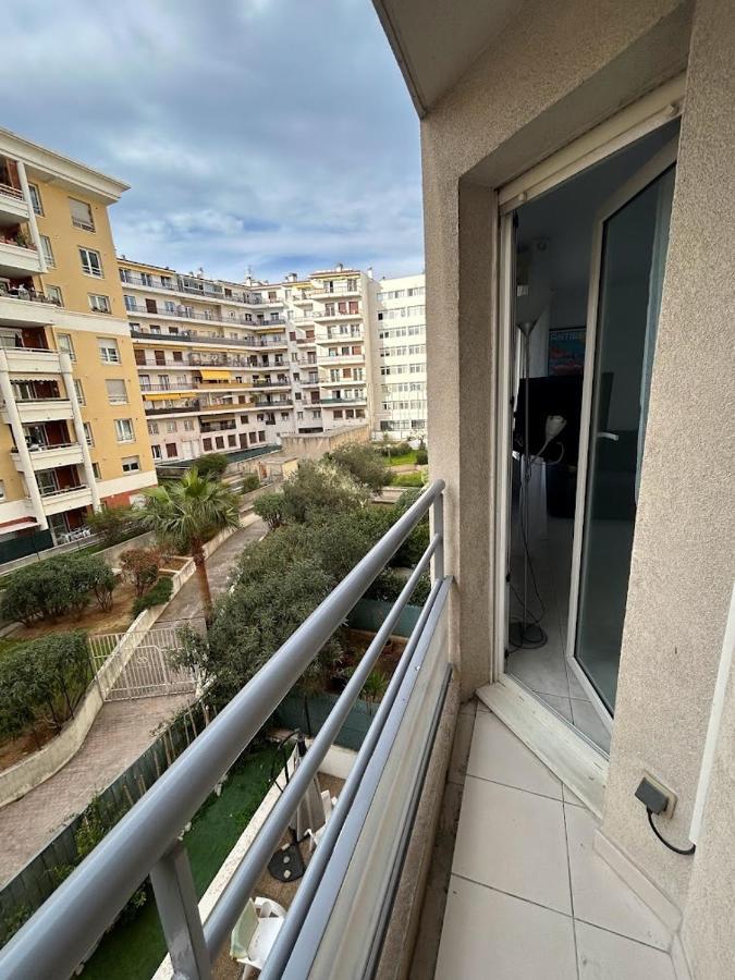 Magnifique Au Bord De *