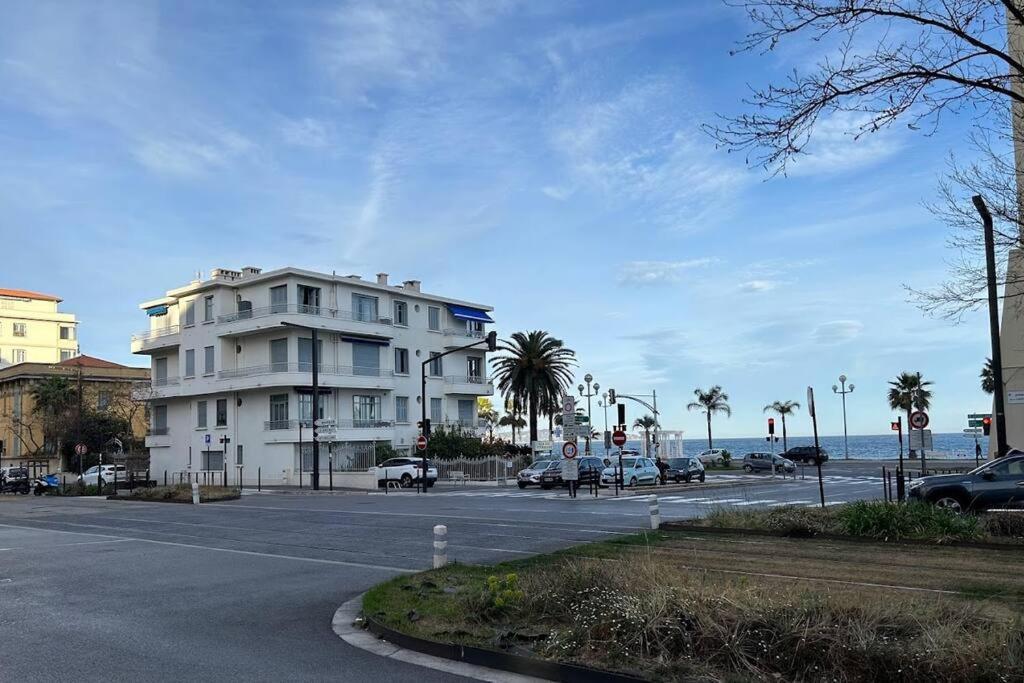 Magnifique Au Bord De *
