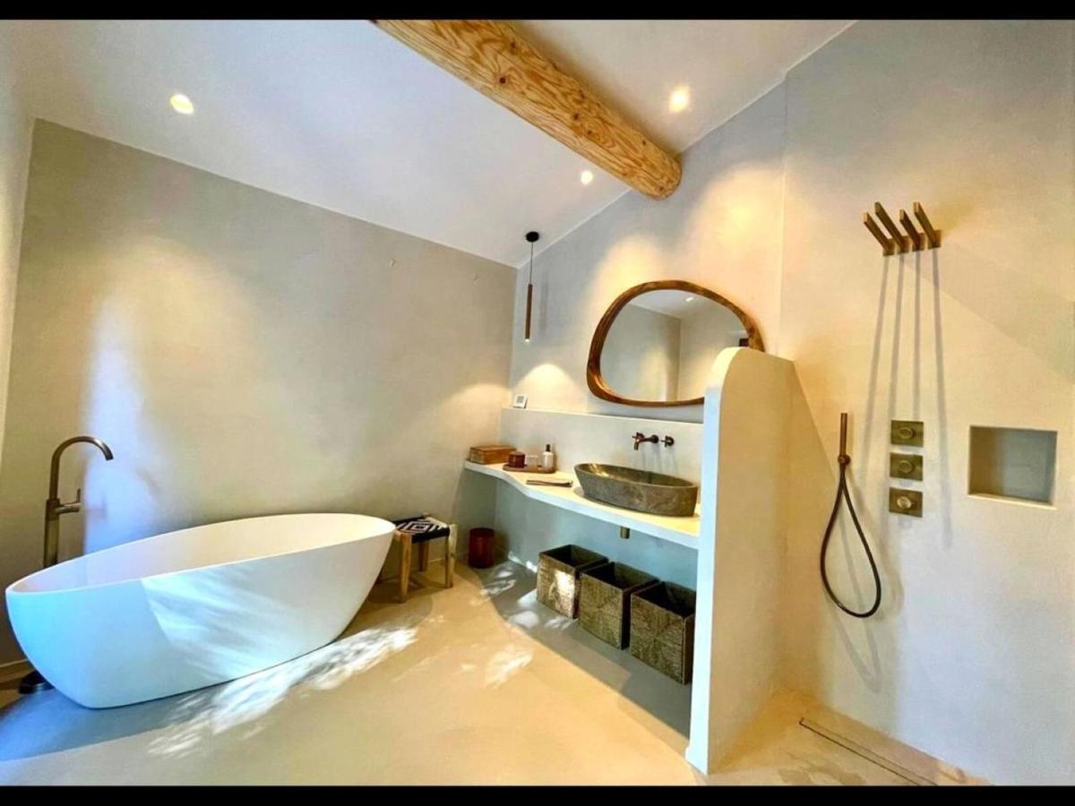 Exotic 4 Bedroom Near Aix En Provence *