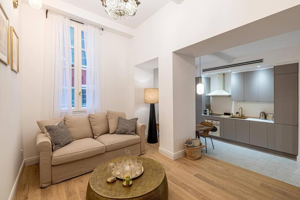 Chez Collette - Luxury In The Old Appartement *