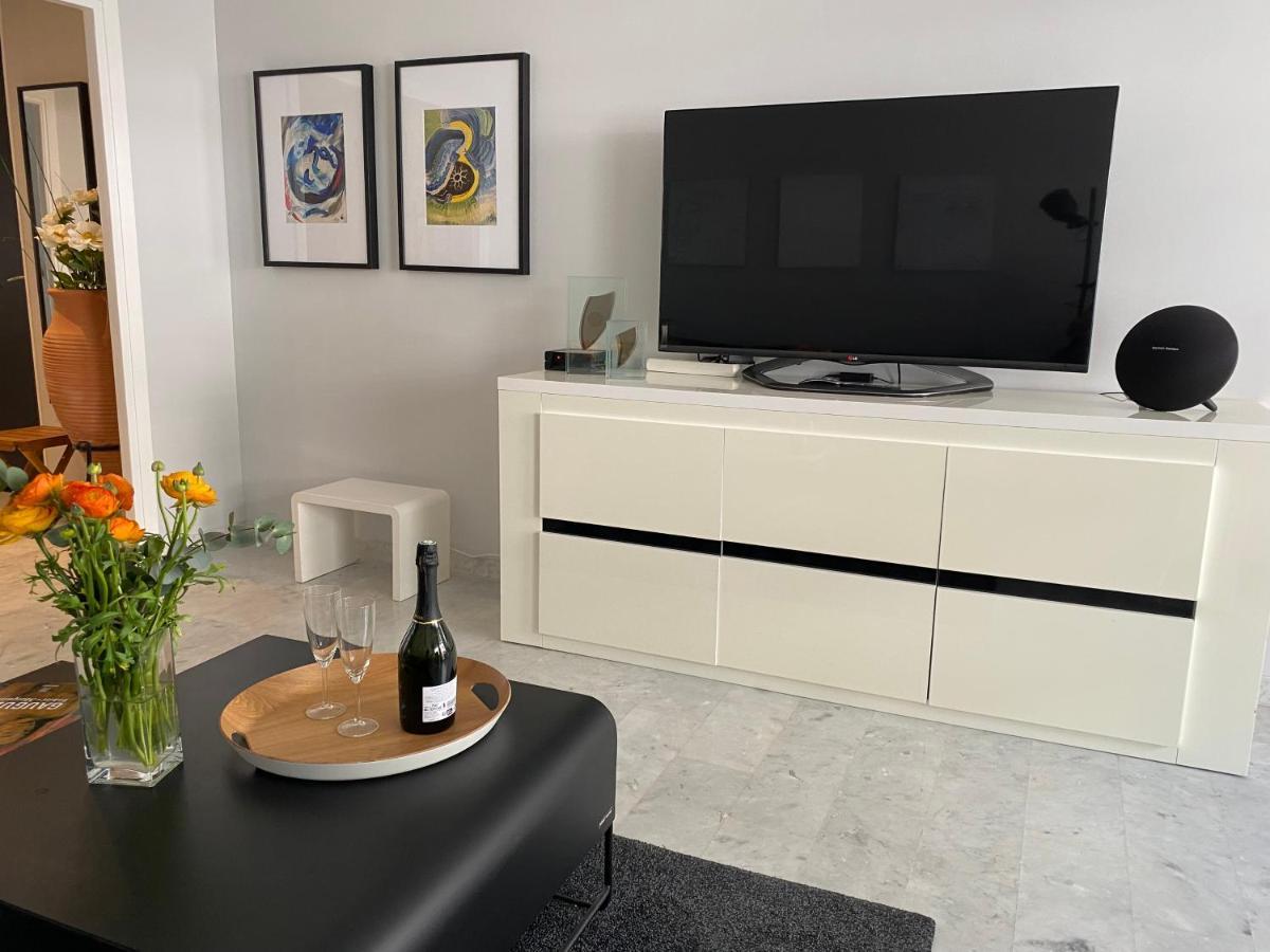 Very Central With Terrace Apartment *