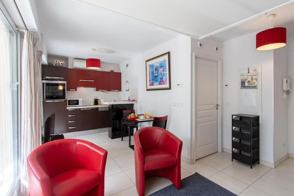 Apartment L18 Parking Terrace Ac 10mins Walk To Beaches