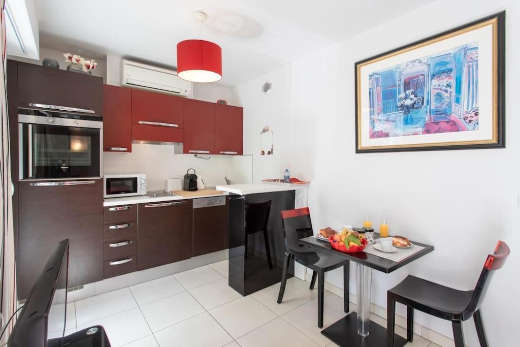 L18 Parking Terrace Ac 10mins Walk To Beaches Apartment Nice