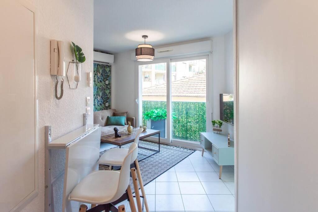 Apartment L44 1bdr Flat 10mins Walk To Port/balcon, Parking, Ac