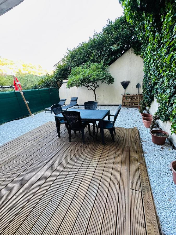 Avec Jardin Apartment *