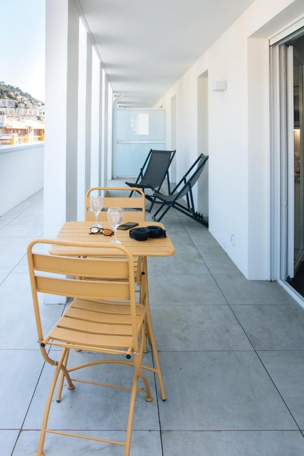 Twenty Business Flats Angely