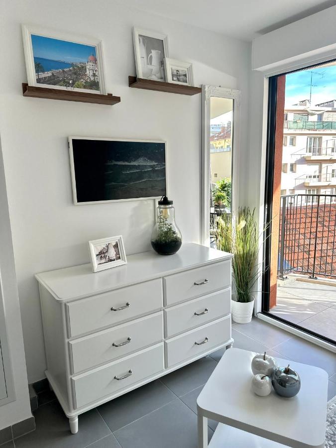 A Proximite Du Port De * Nice