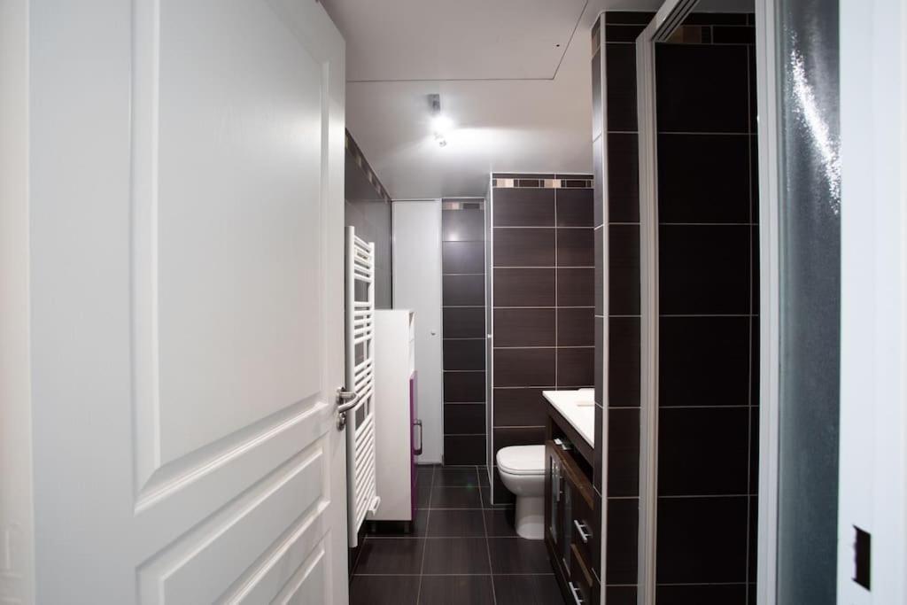 L18 Parking Terrace Ac 10mins Walk To Beaches * Nice