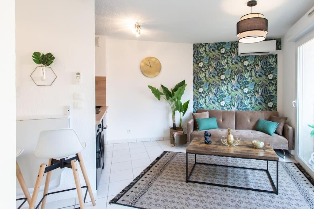 L44 1bdr Flat 10mins Walk To Port/balcon, Parking, Ac Apartment *