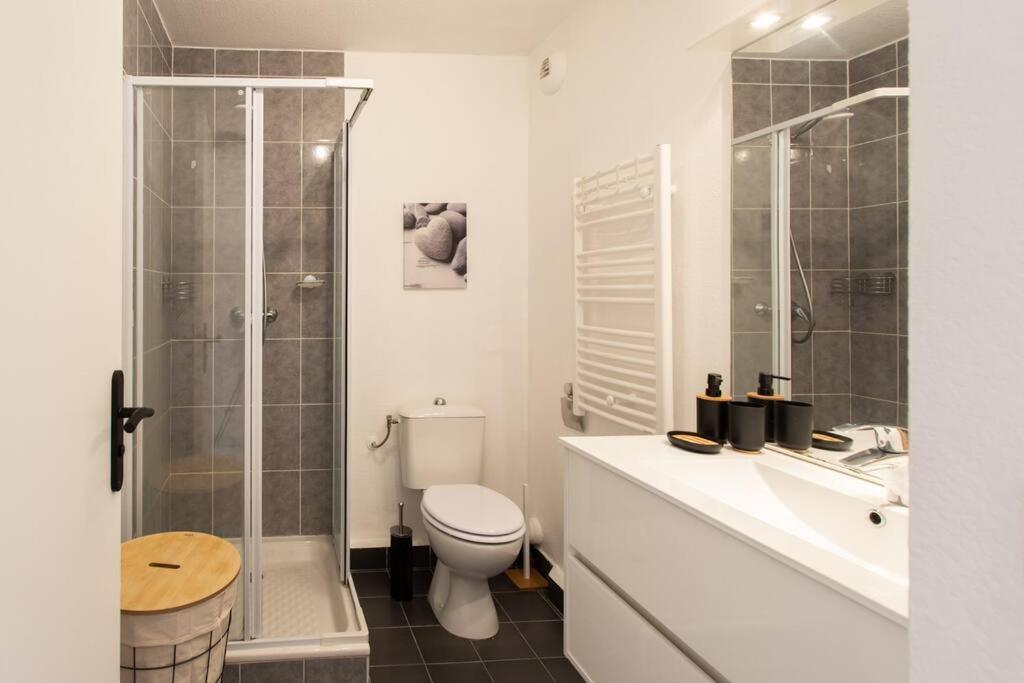 L44 1bdr Flat 10mins Walk To Port/balcon, Parking, Ac Apartment Nice