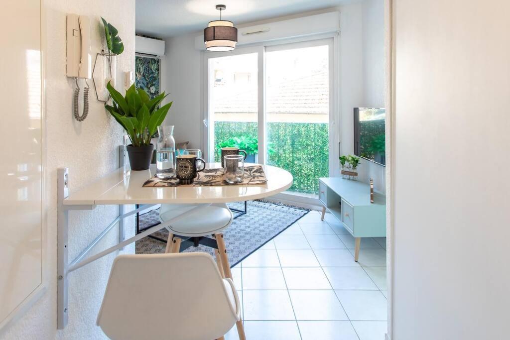 L44 1bdr Flat 10mins Walk To Port/balcon, Parking, Ac Apartment