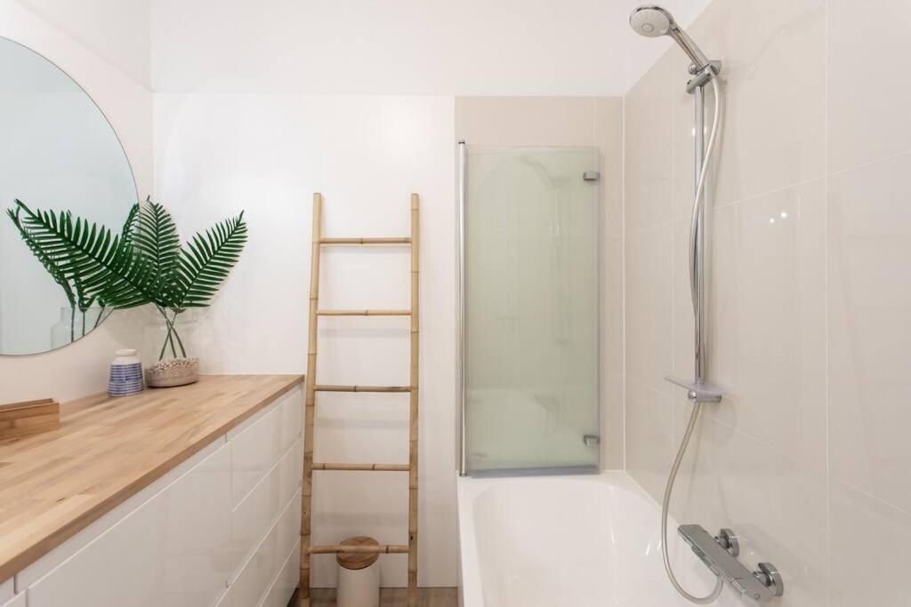 Apartment L45 St Marguerite Sea View/ Balcon, Parking Wifi Nice