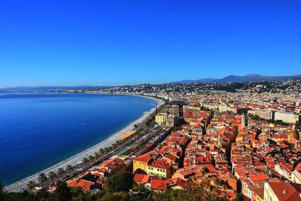 Tres Joli Situe Dans Le Centre De * Nice