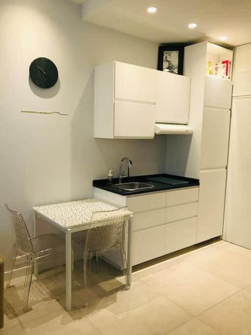 Tres Joli Situe Dans Le Centre De Appartement *