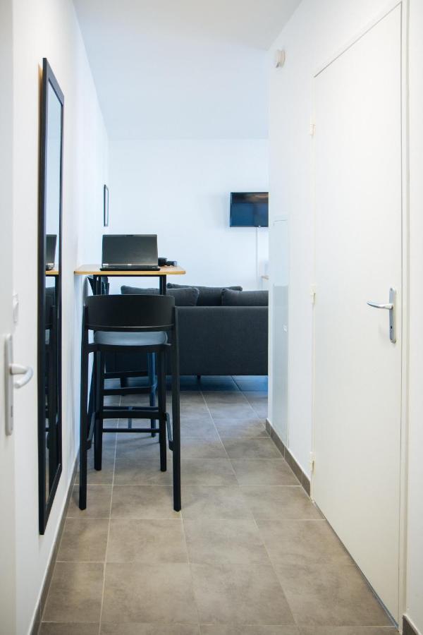 Twenty Business Flats Angely * Nice