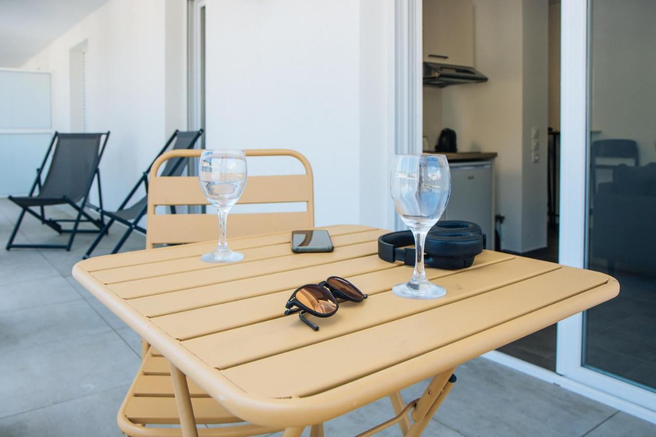 Twenty Business Flats Angely Nice