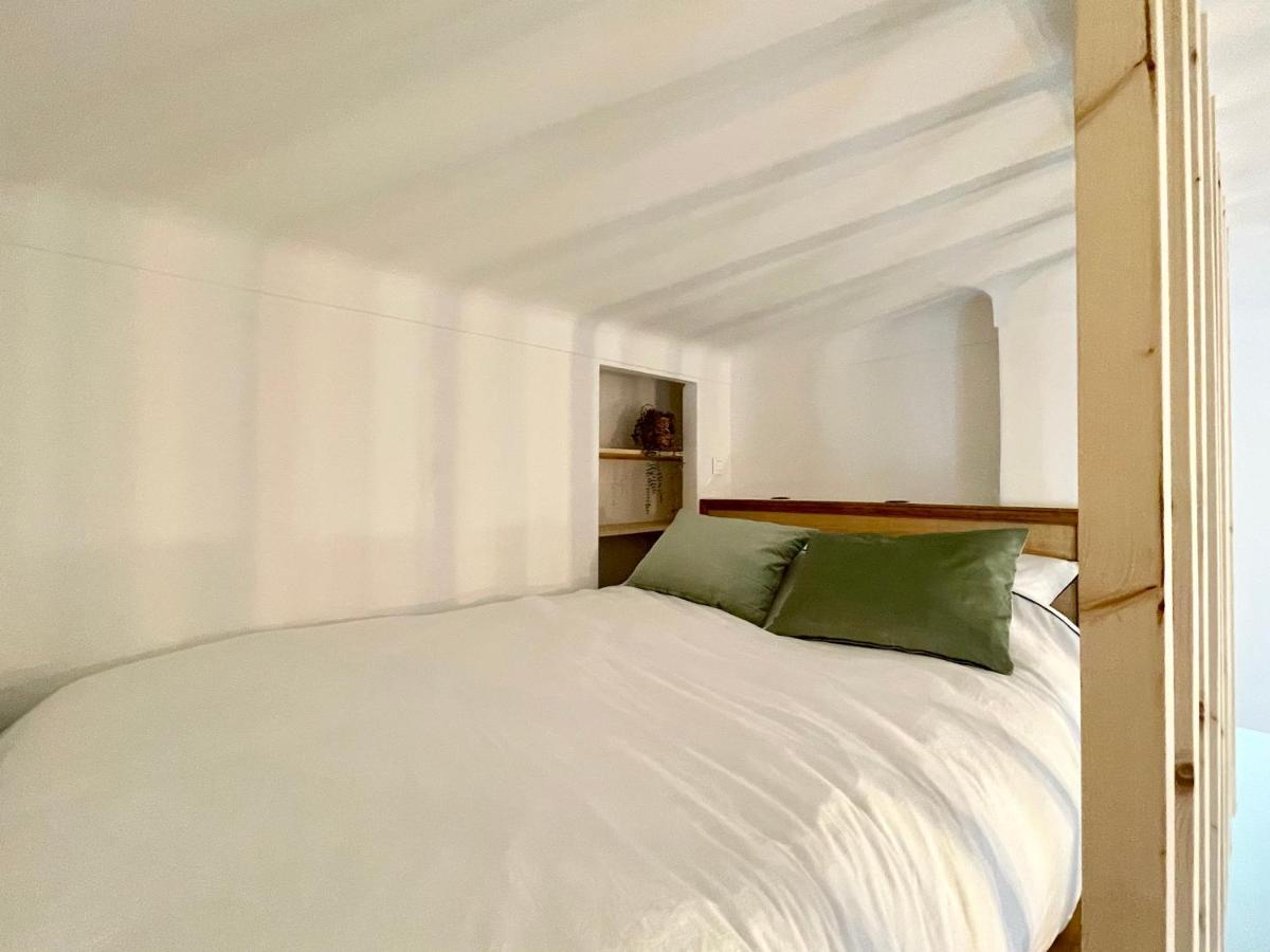 Cosy Cocoon - 2 To 4 Travelers. * Nice