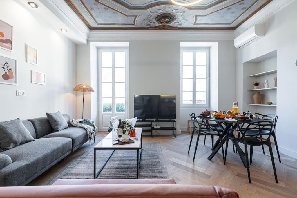 Philibert - Traditional Apart With Historical Fresco * Nice