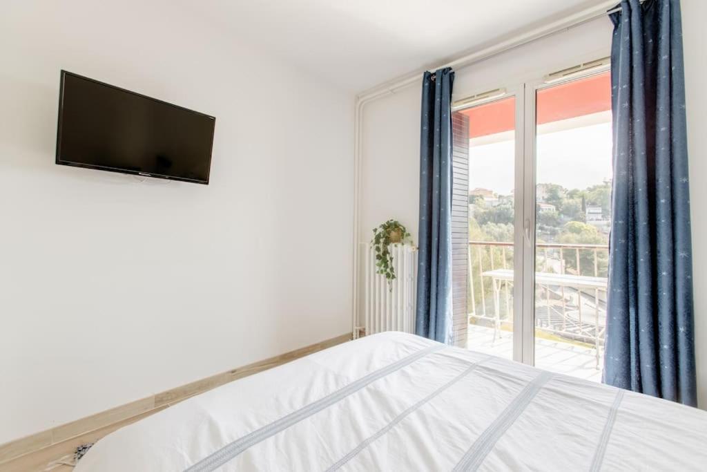 Private In Renovated - Tram 1 Min Walk