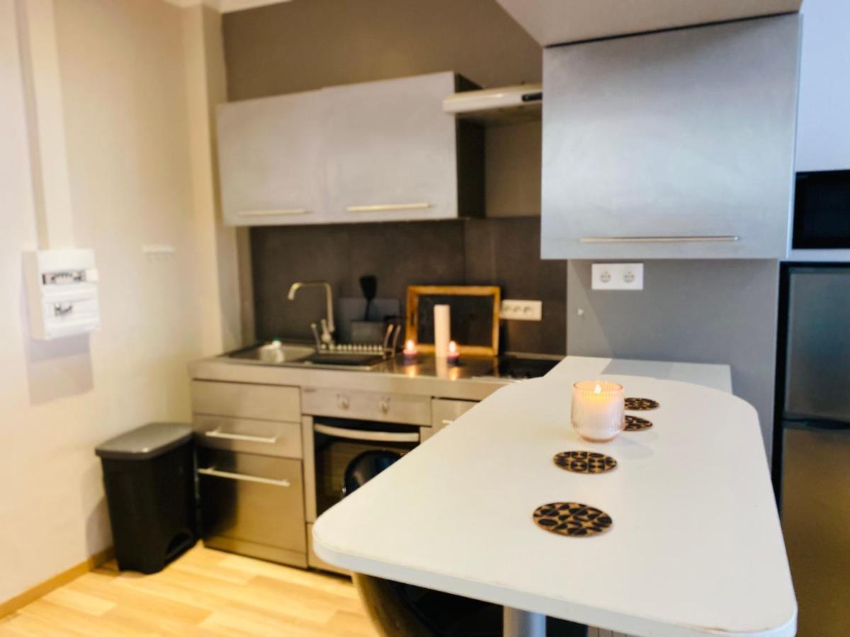 Magnifique 60m2 ,3 Pieces , Equipee,tres Lumineux, 2 Minutes A Pied De La Plage Appartement
