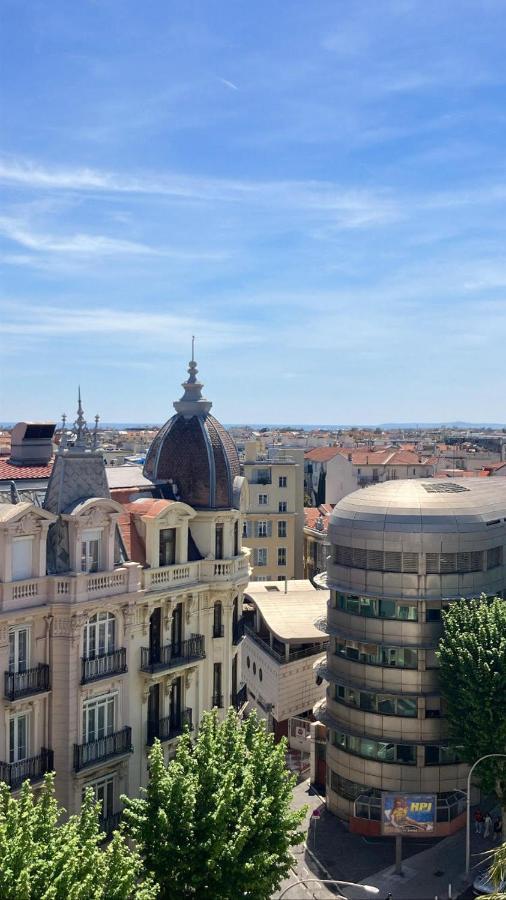 Apartment 2 Pieces En Etage Eleve, Centre-ville Au Calme, Petite Vue *