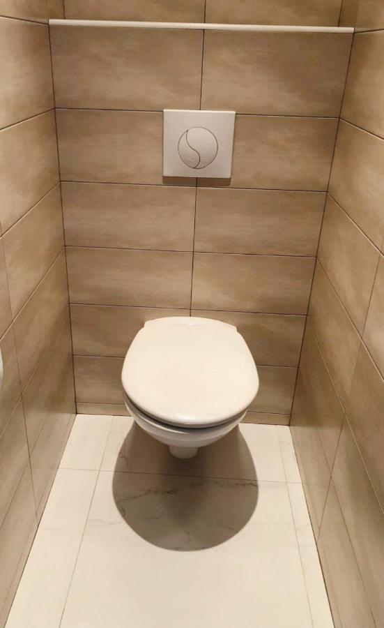 Luxurious Near The Airport *