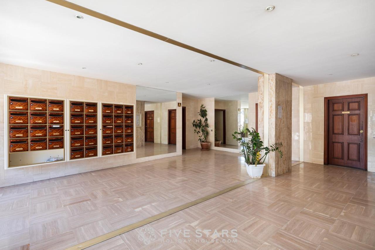 Mini Moon Light Five Stars Holiday House Nice