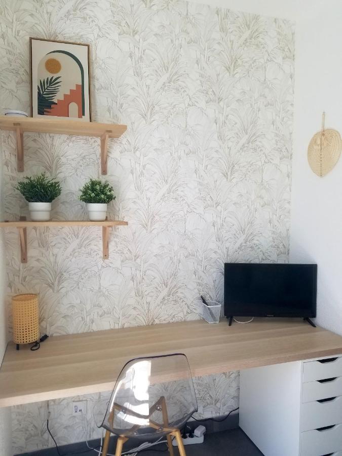 Apartment Studio A 50m De La Mer Et Au Pied Du Tramway, Calme, Cosy Et Lumineux Nice