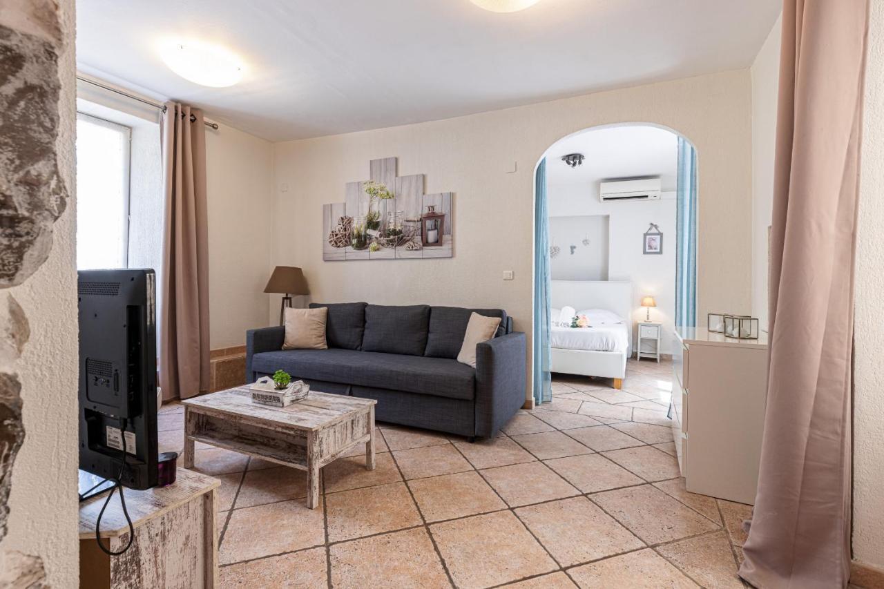 1 Bedroom In Port