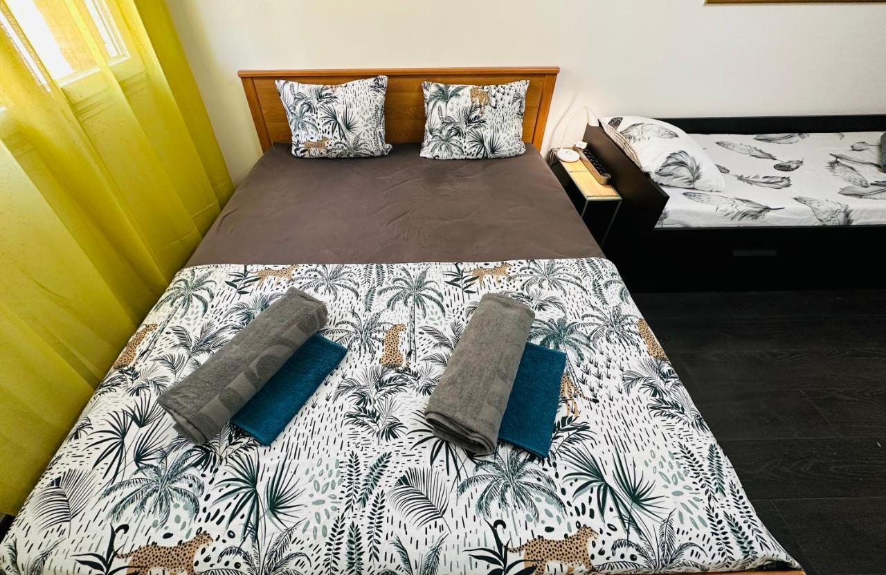 The Nice: Cozy 3-room Airport Getaway Apartment