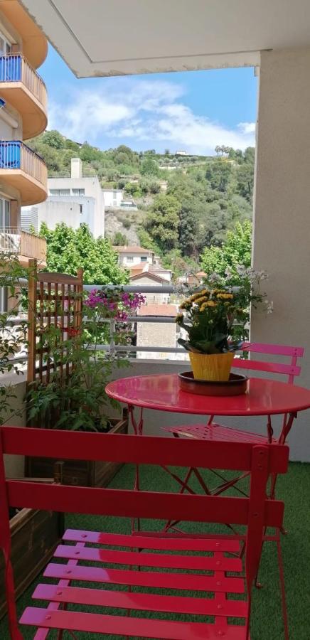 Bright 45m In A Lively Area Apartment *