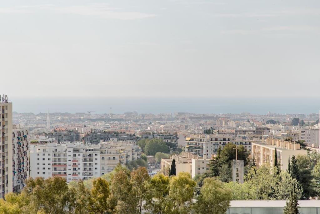 Private In Renovated - Tram 1 Min Walk *