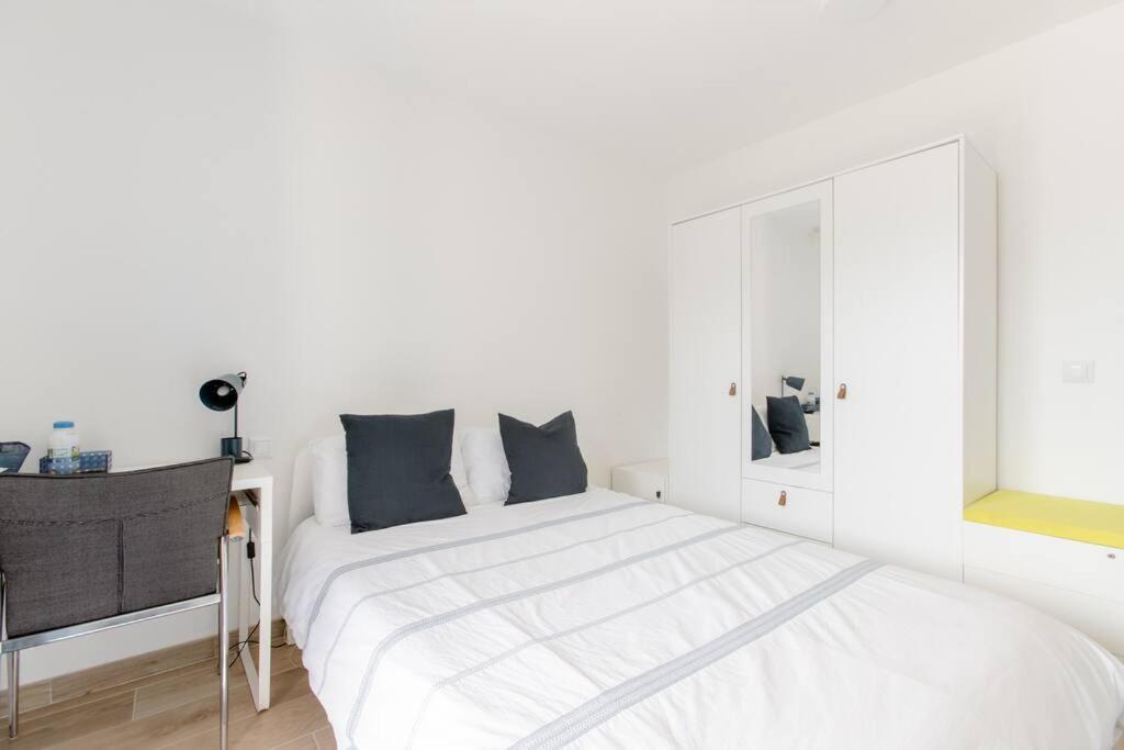 Private In Renovated - Tram 1 Min Walk