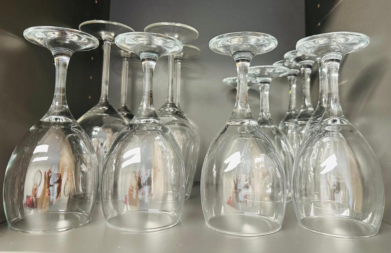 The Nice: Cozy 3-room Airport Getaway *