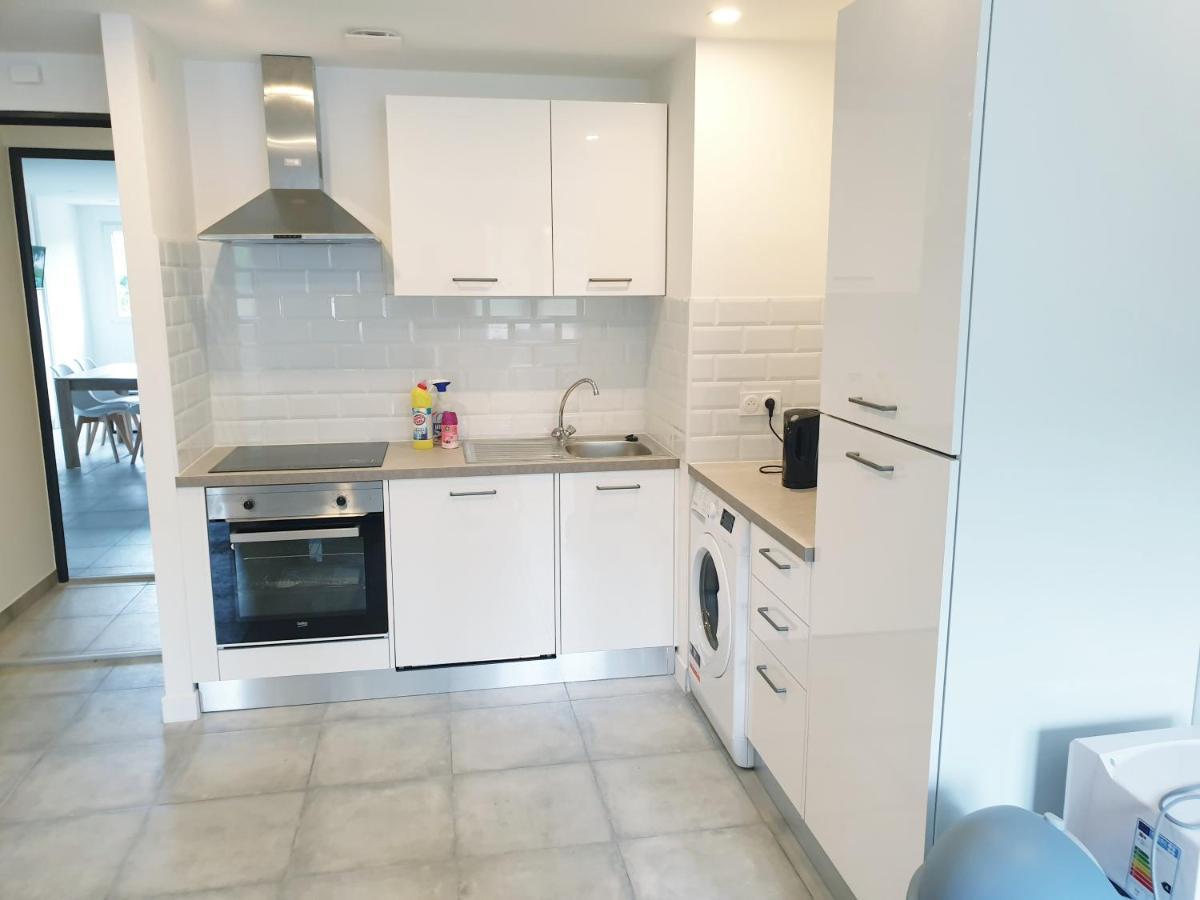 Renove 2023 Proche Aeroport 5min, Gare Sncf 2 Min, Tramway Au Pied De L'immeuble , Parking Possible, Renovated 2023 Near The Airport 5 Min, Train Station 2 Min, Tram Next To The Building 1 Min, Parking Possible