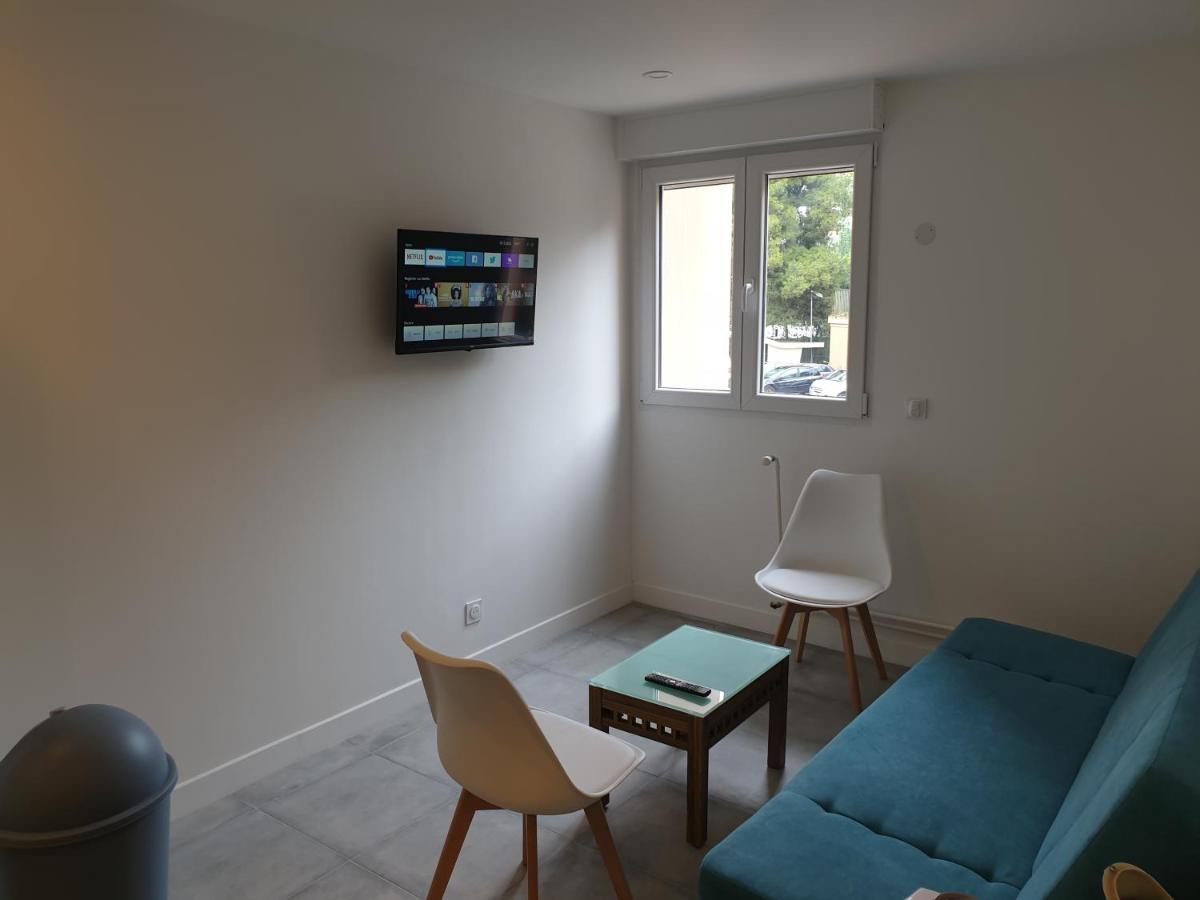 Renove 2023 Proche Aeroport 5min, Gare Sncf 2 Min, Tramway Au Pied De L'immeuble , Parking Possible, Renovated 2023 Near The Airport 5 Min, Train Station 2 Min, Tram Next To The Building 1 Min, Parking Possible Nice