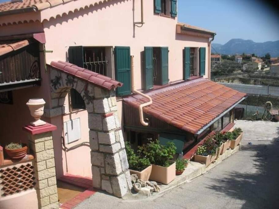 Maison Traditionnelle Sur Les Collines Nicoises * Nice