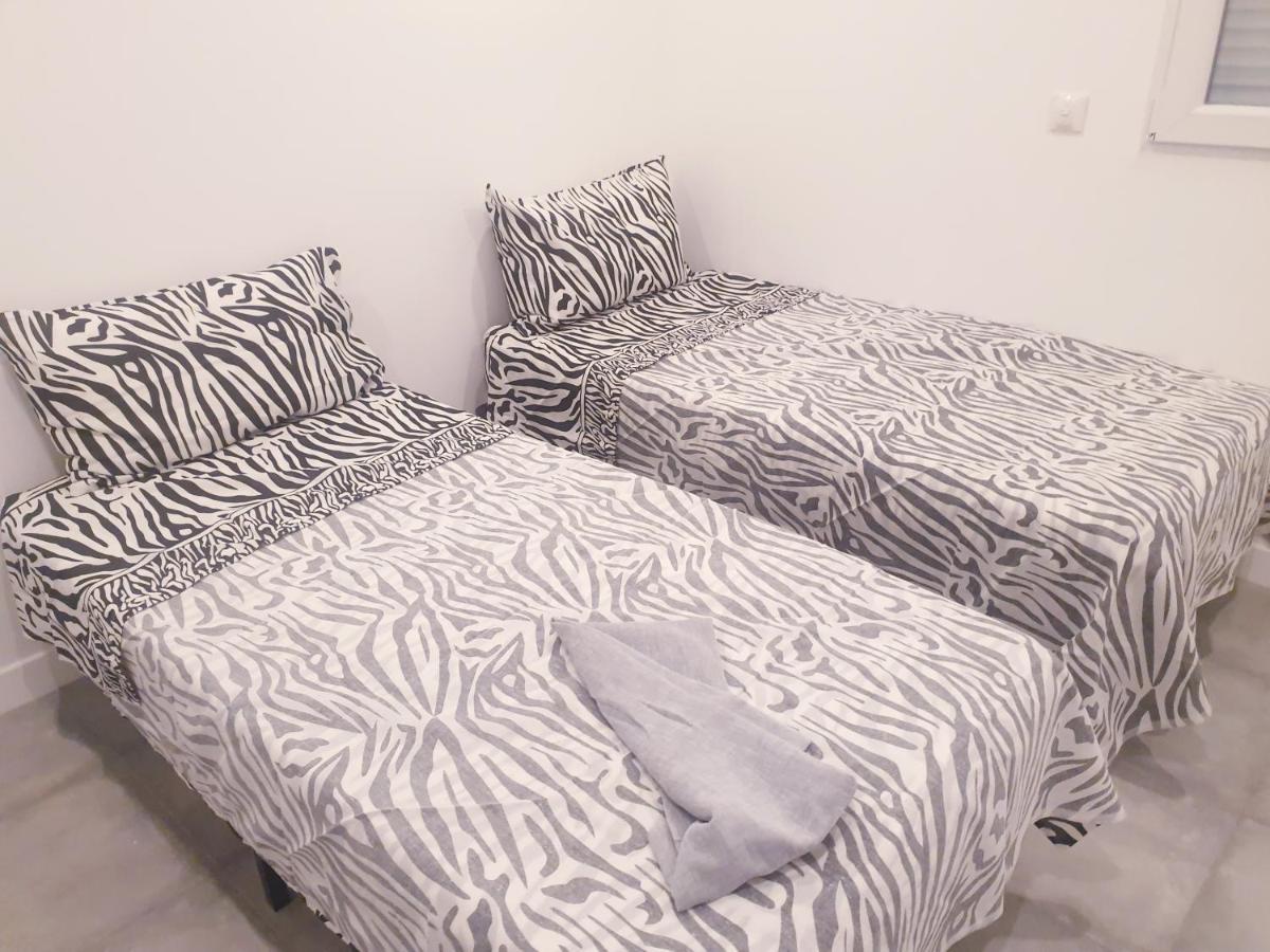 Renove 2023 Proche Aeroport 5min, Gare Sncf 2 Min, Tramway Au Pied De L'immeuble , Parking Possible, Renovated 2023 Near The Airport 5 Min, Train Station 2 Min, Tram Next To The Building 1 Min, Parking Possible *