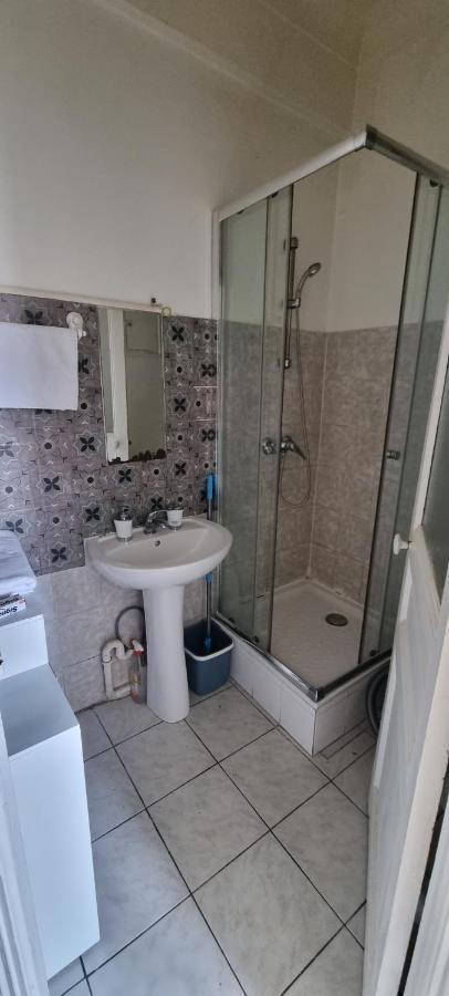 Chambre Privee Dans Un Guest house Nice