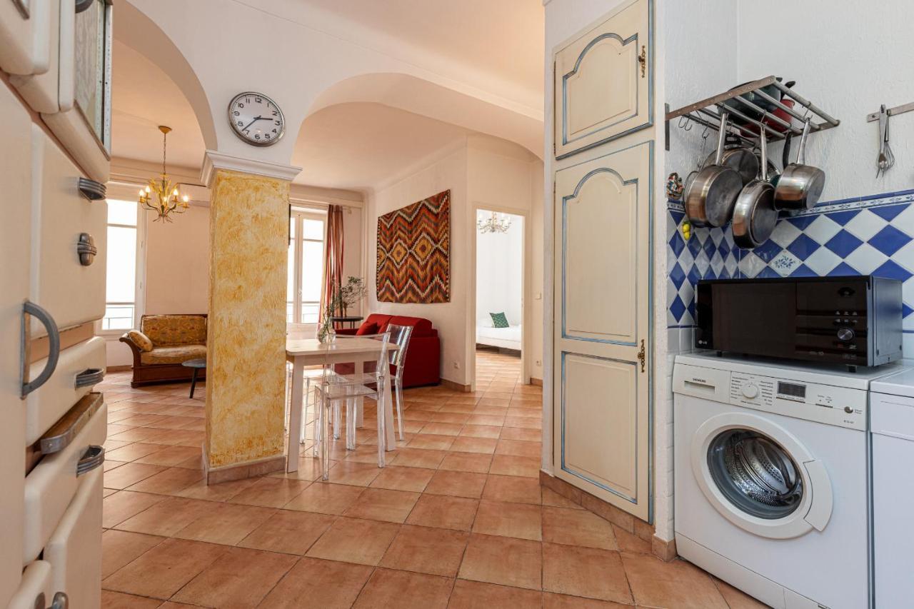 Large 2 Bdr Downtown - Ac & Terrace