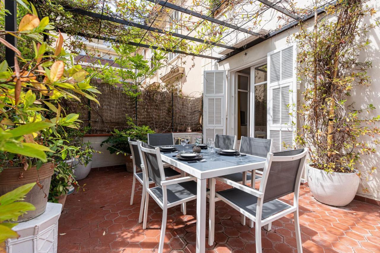 Large 2 Bdr Downtown - Ac & Terrace Apartment *