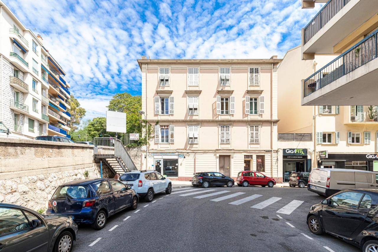 Large 2 Bdr Downtown - Ac & Terrace Nice