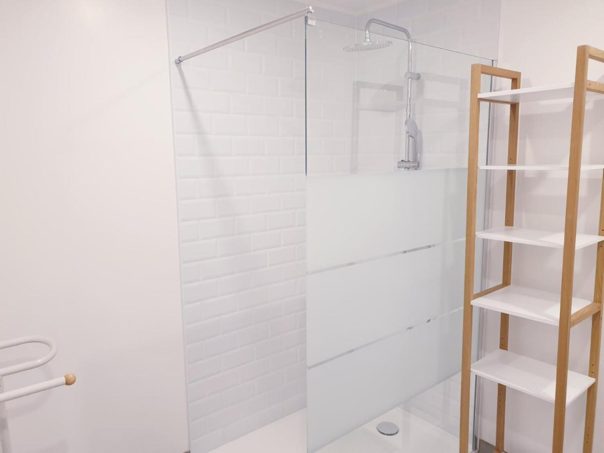 Renove 2023 Proche Aeroport 5min, Gare Sncf 2 Min, Tramway Au Pied De L'immeuble , Parking Possible, Renovated 2023 Near The Airport 5 Min, Train Station 2 Min, Tram Next To The Building 1 Min, Parking Possible Nice