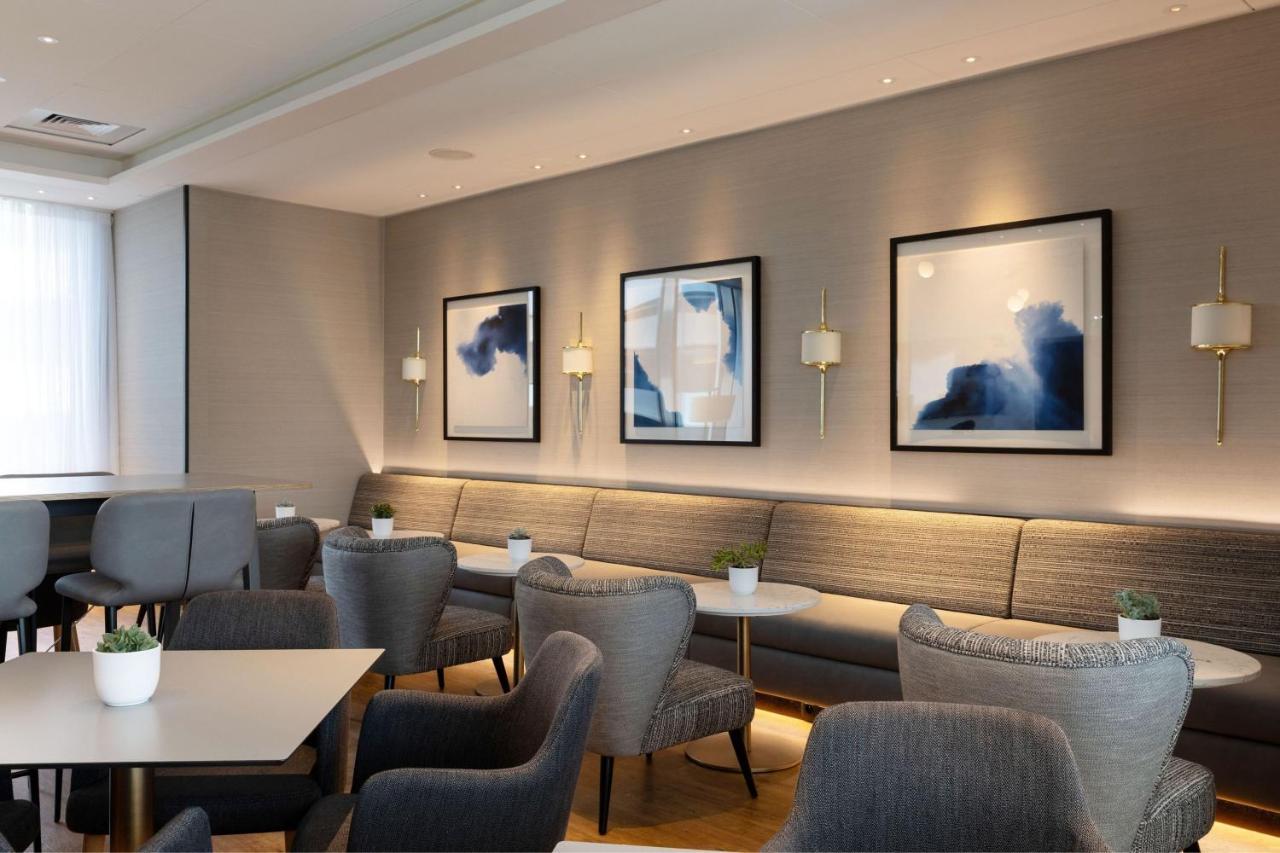Sheraton Airport Hotel 4*