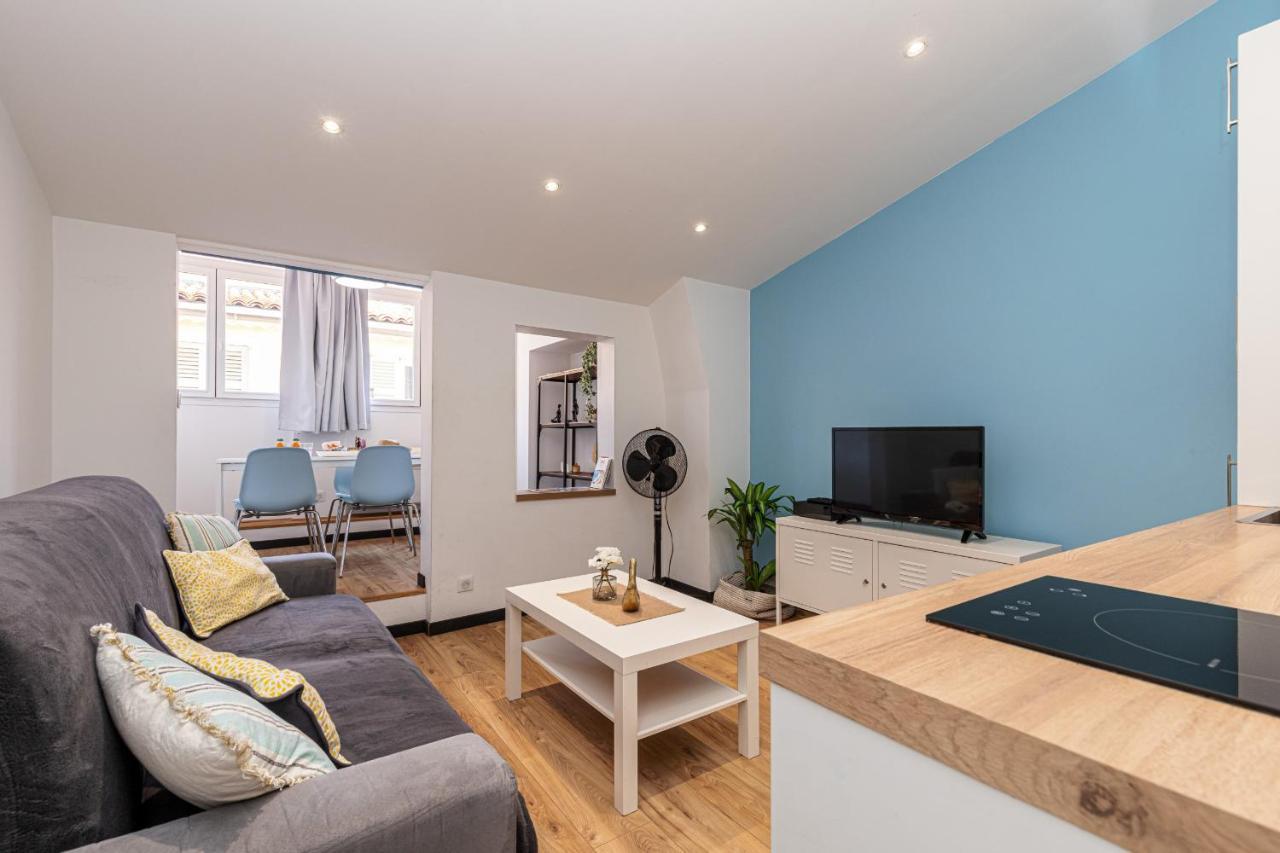 Old Town Apartment *