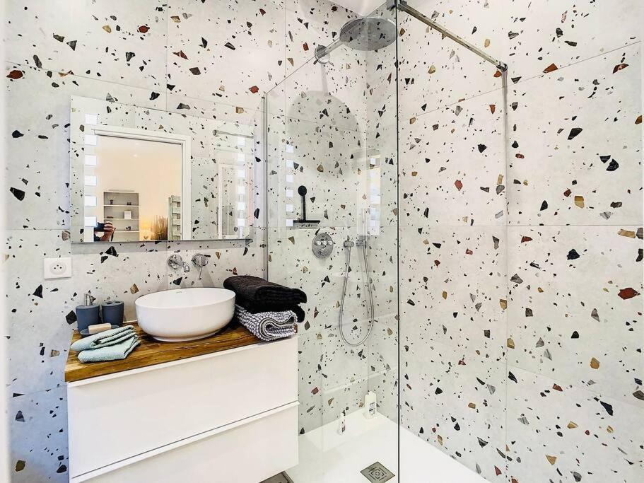 Terrasse Proche Port Et Plages De Apartment