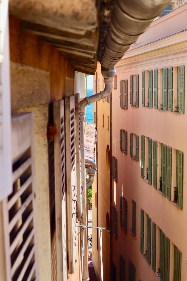 Lovely Split In The Heart Of The Old-town